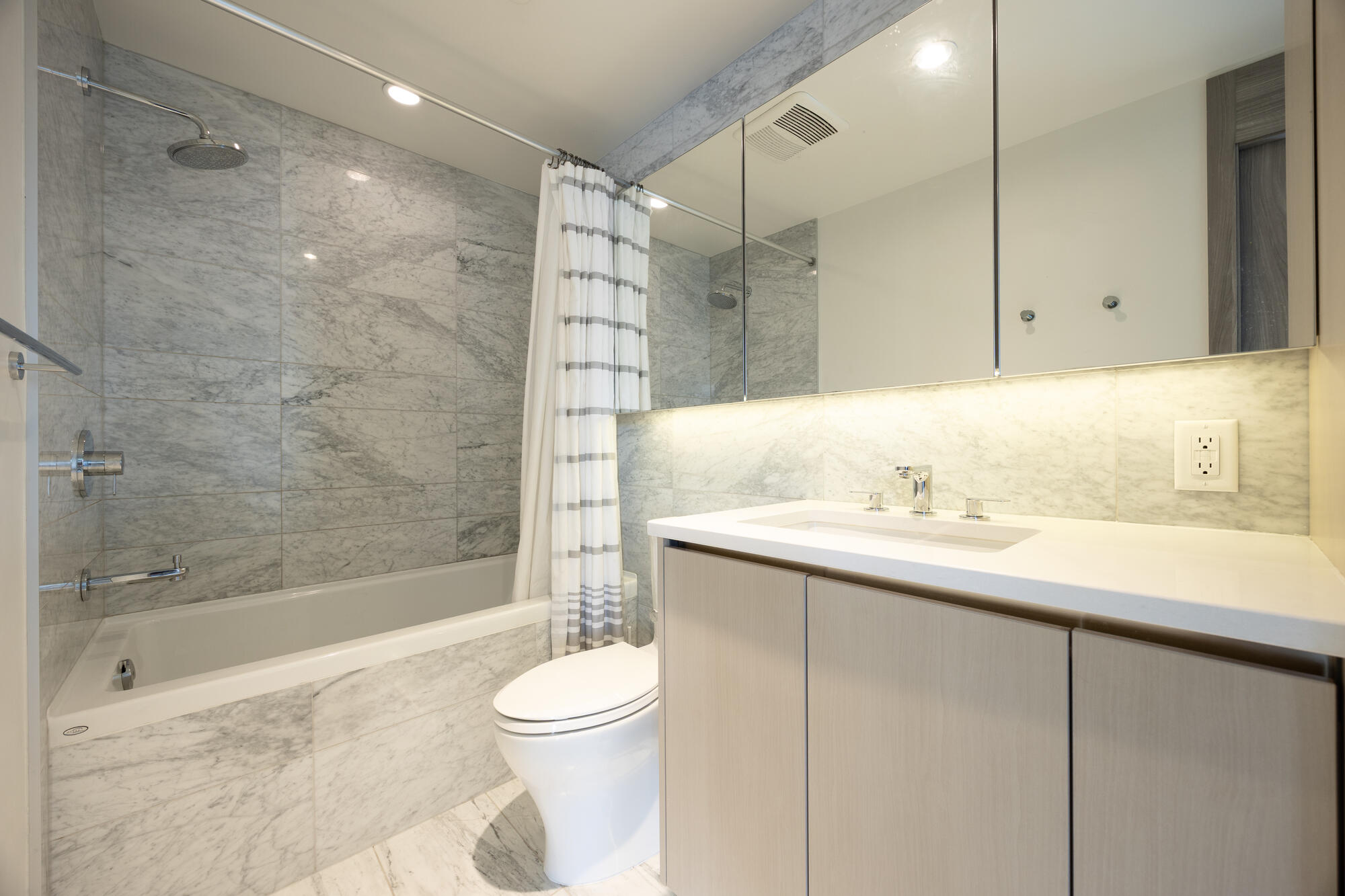 89 Nelson St Vancouver