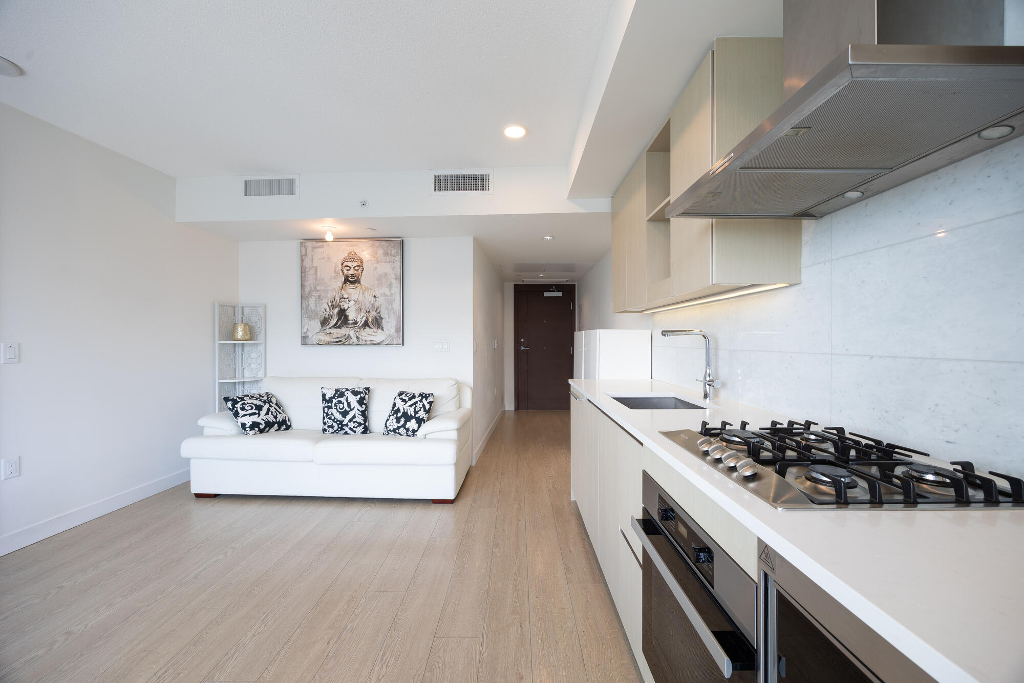 89 Nelson St Vancouver